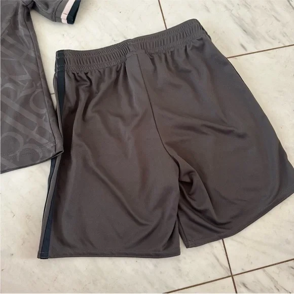 Adidas Kids Gray and White Soccer Set, Size 6 - Picture 13 of 14